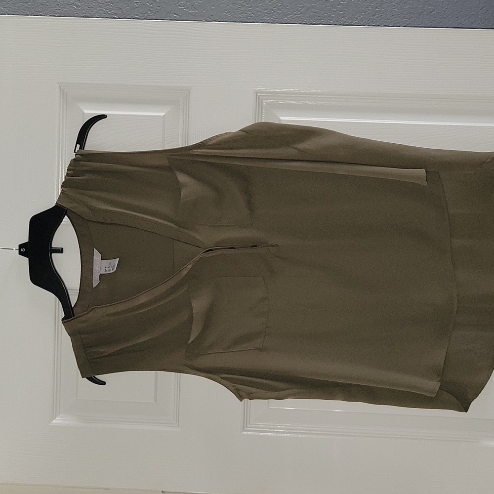 H&M Olive sleeveless blouse